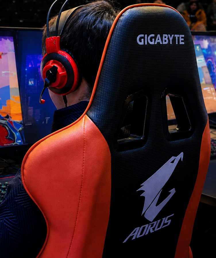 Streaming
& Gaming
